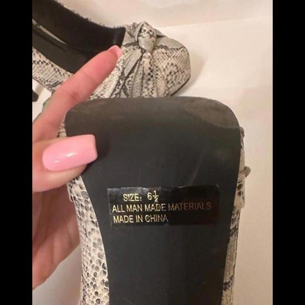 Wildly Chic Snakeskin Stilettos - Elevate Your Style Game - Picture 3 of 4